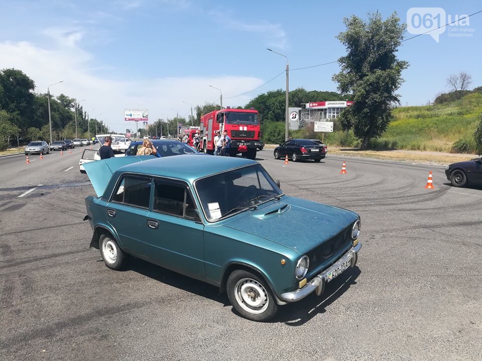 У Запоріжжі сім'я з дітьми потрапила в смертельне ДТП: фото і відео 18+