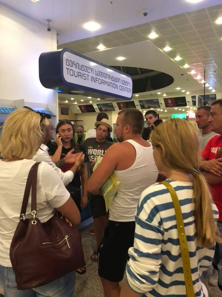Тысячи украинцев "застряли" в аэропортах из-за Bravo Airways: все о скандале