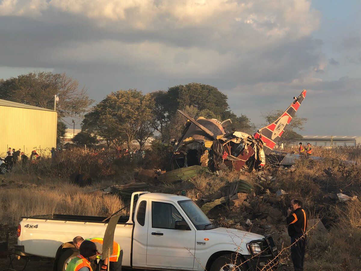 У ПАР розбився пасажирський літак: перші фото з місця трагедії