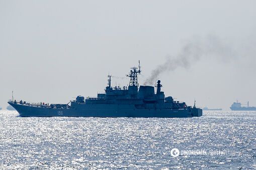 Перевірки та військові катери. Росія вирішила "відкусити" в України і Азовське море
