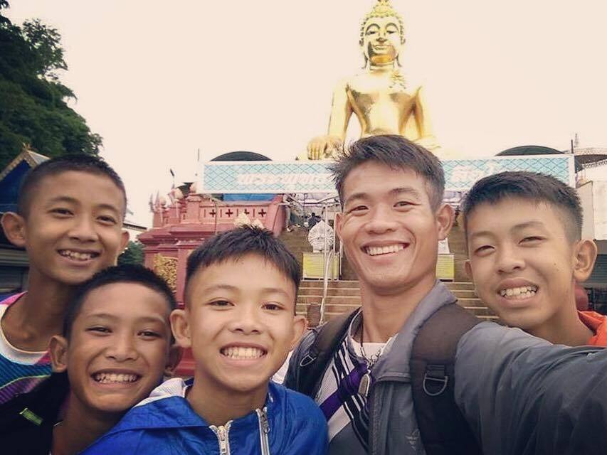Новый герой буддийского мира: история тайского тренера, спасшего 12 детей