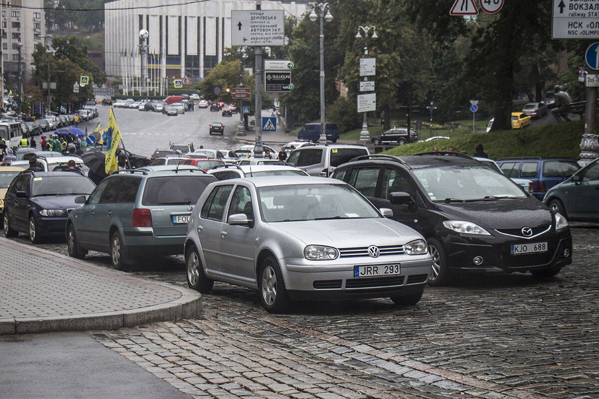 Власники авто на єврономерах перекрили центр Києва