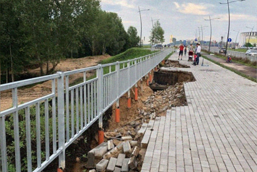 В Нижнем Новгороде размыло дорогу