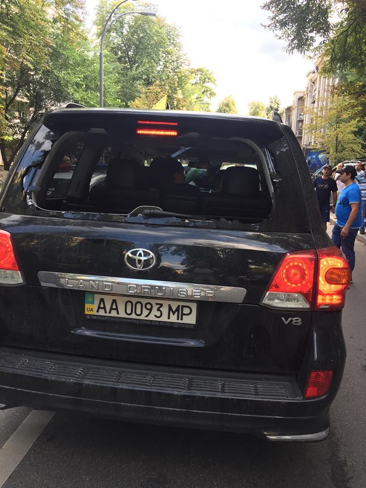 Авто Пинзеника збило активіста
