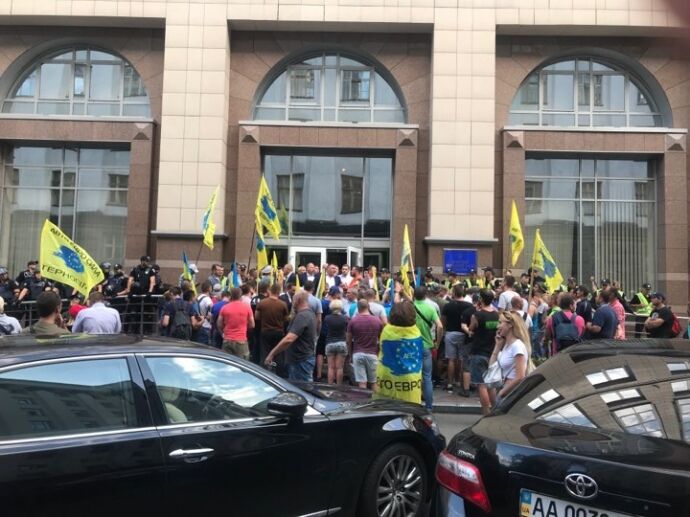 Протест владельцев авто на еврономерах