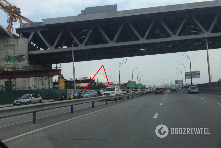 У Києві сталася жорстка ДТП із блокуванням траси