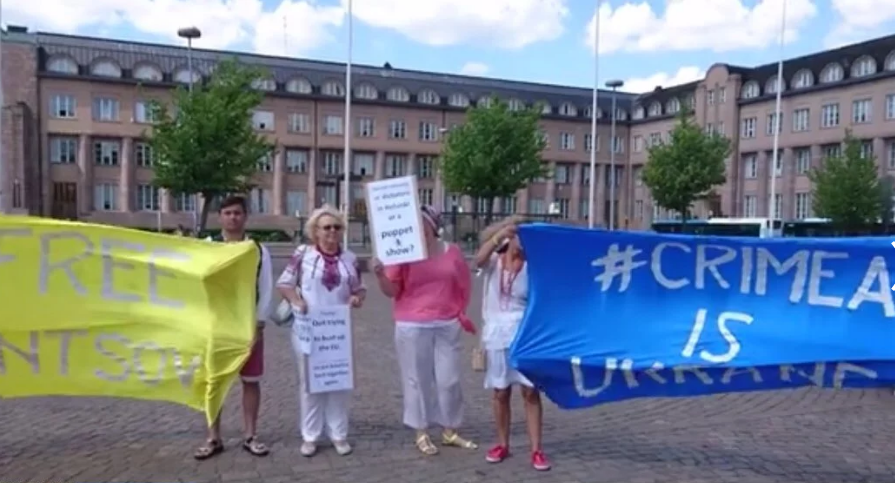 "Слава Украине!" В Хельсинки вспыхнули протесты из-за встречи Трампа с Путиным