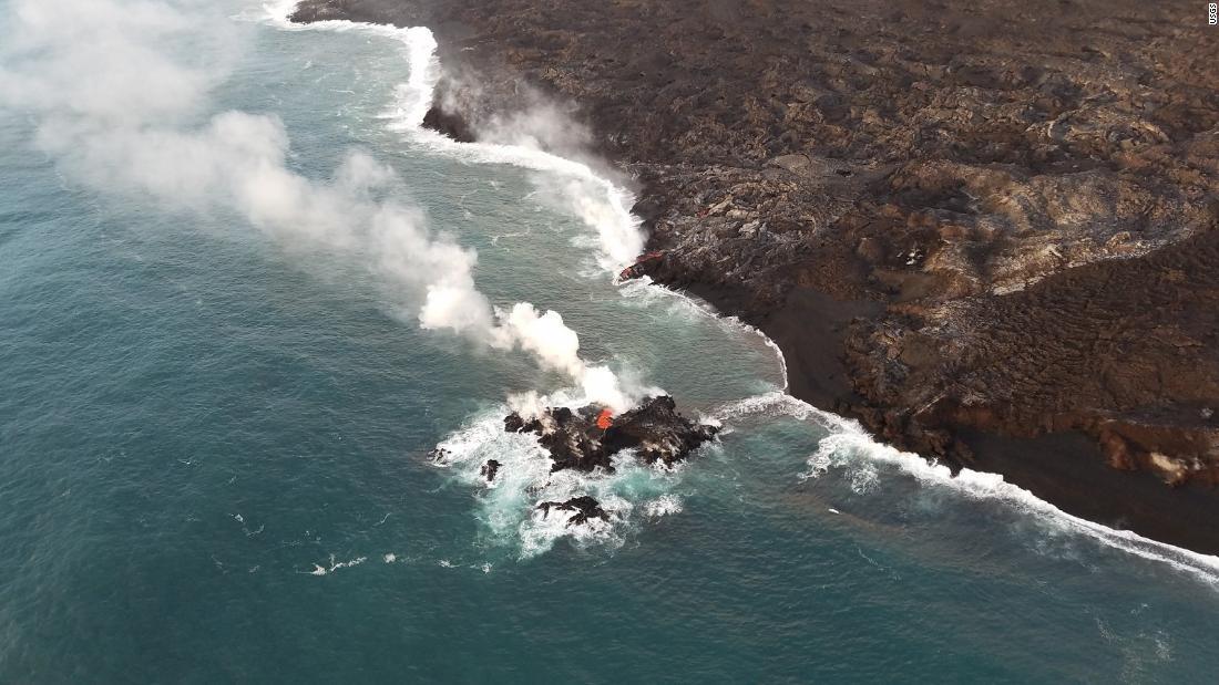 Пекло на воді: на Гаваях вулкан створив новий вогняний острів. Дивовижні фото