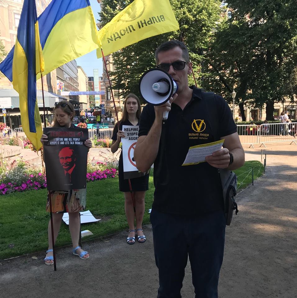 Трампе, дави: українці у Гельсінкі "передали привіт" Путіну