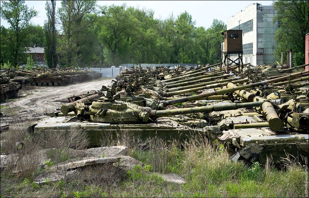 "Безгоспна" військова база на Харківщині: поліція й "Укроборонпром" відреагували