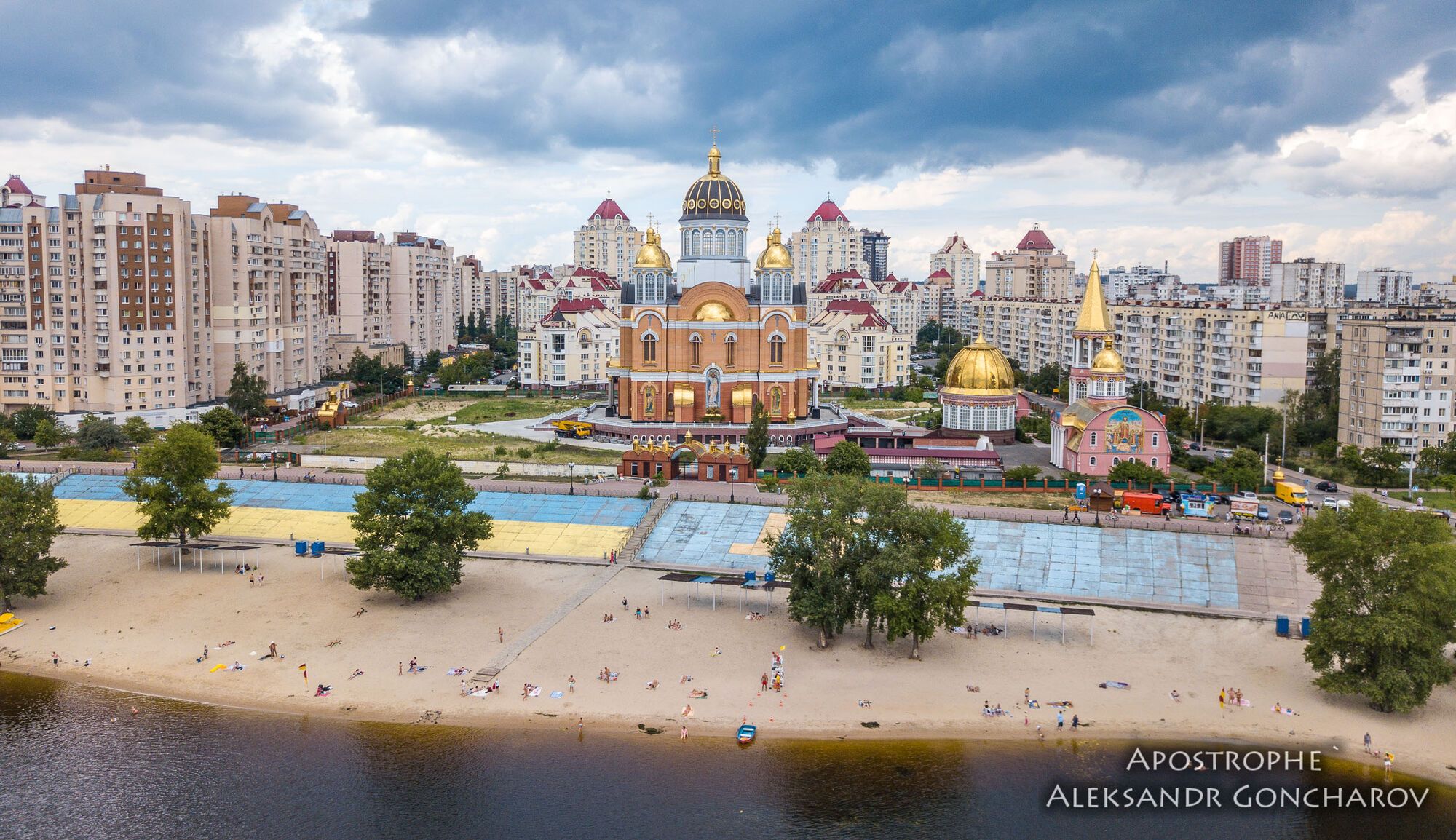 Літо у Києві: опубліковані яскраві фото з висоти пташиного польоту