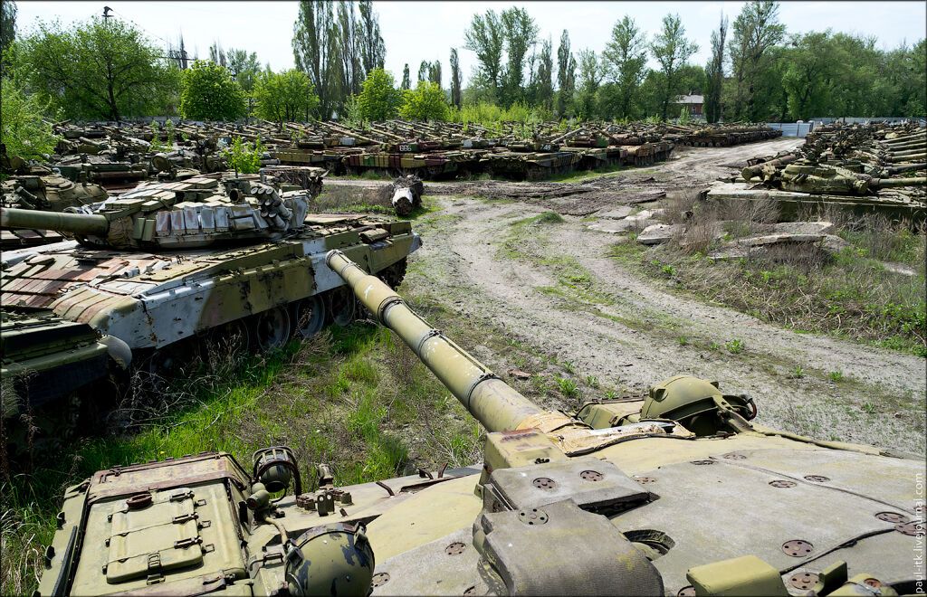 Поки йде війна: хто залишив "секретну" військову базу в Україні без охорони