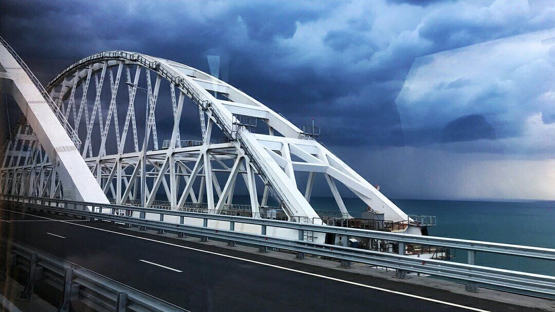 Пик сезона! В сети показали конфуз с Крымским мостом