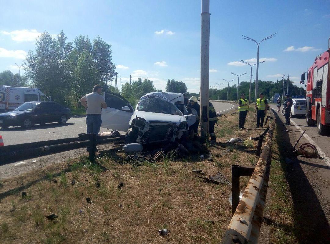 В авто ніхто не вижив: наймасштабніші ДТП в Україні за місяць