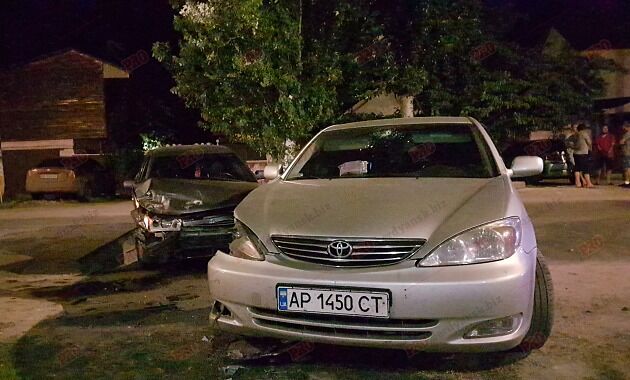 На запорожском курорте пьяный водитель разбил головой стекло автомобиля