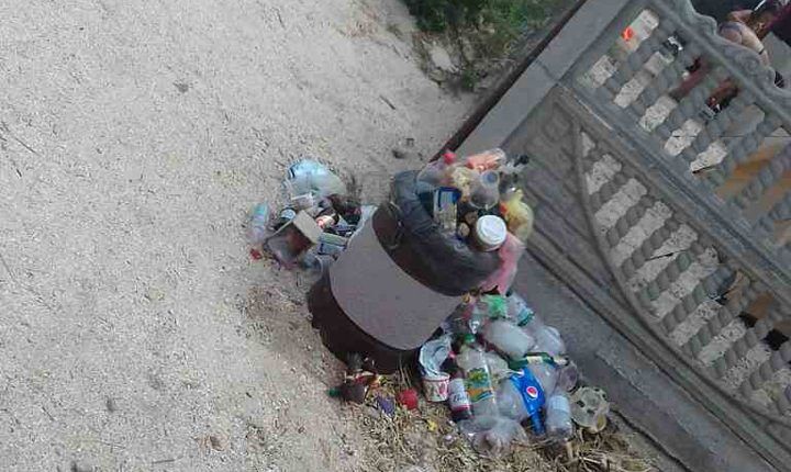Курорты Азовского моря завалило мусором: фото