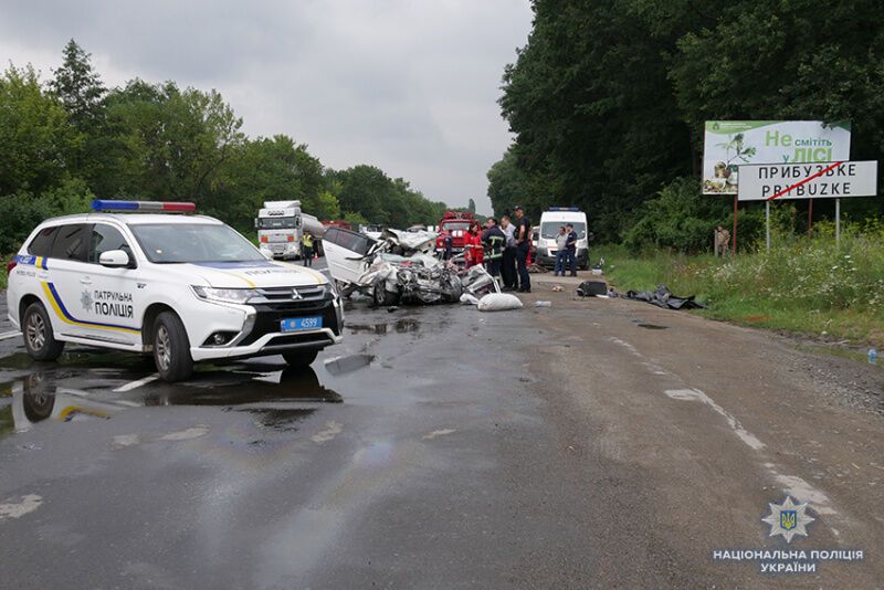 Черная пятница: в Украине в четырех кровавых ДТП погибли более 20 человек