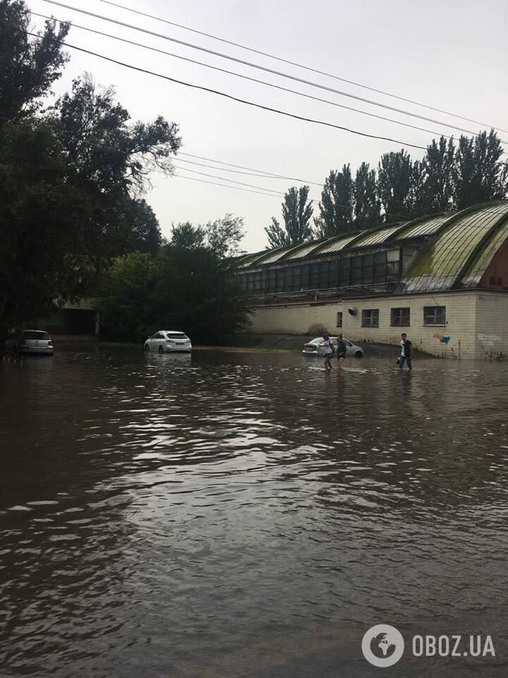 Дніпро затопило потужною зливою: фото і відео наслідків