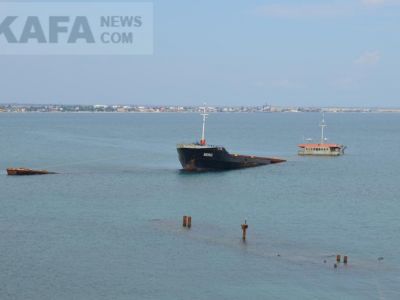Пролежить півроку: з'явилися фото корабля, який затонув біля берегів Криму 