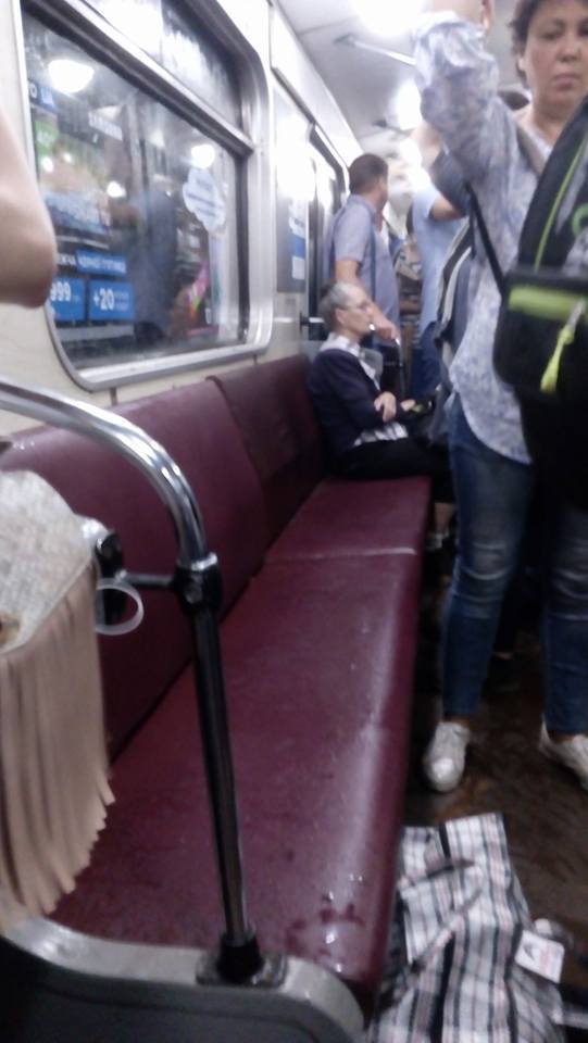 "Непогода, потерпите": ЧП в метро Киева разгневало сеть. Фотофакт