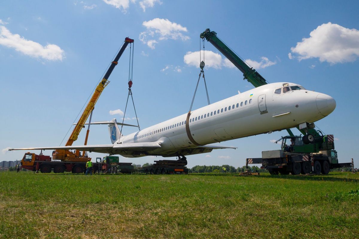 "Понимали, что руководства нет": сотрудник аэропорта "Киев" рассказал об аварии самолета
