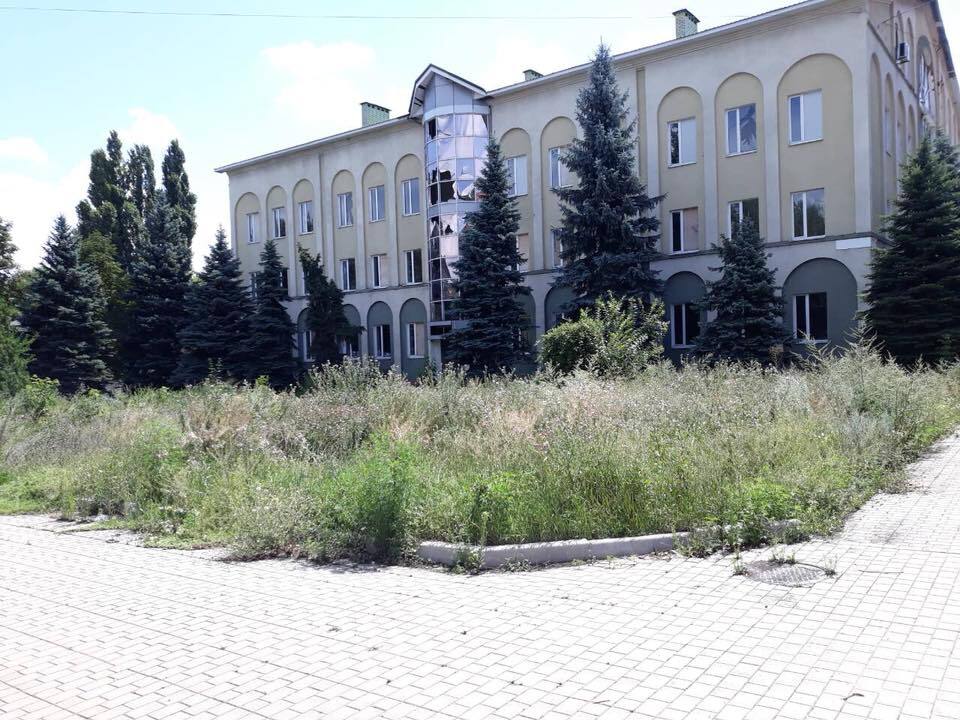 В сети показали, как оккупанты поиздевались над известным ВУом Донецка