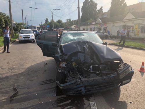 Страшна аварія у Черкасах: водій на тротуарі задавив матір із дитиною