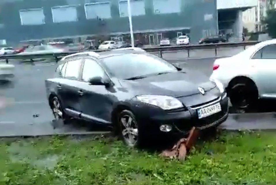 "Щось пішло не так": герой парковки в Києві осоромився на відео