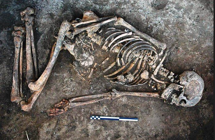В Украине нашли древний скелет женщины с загадочными отметками