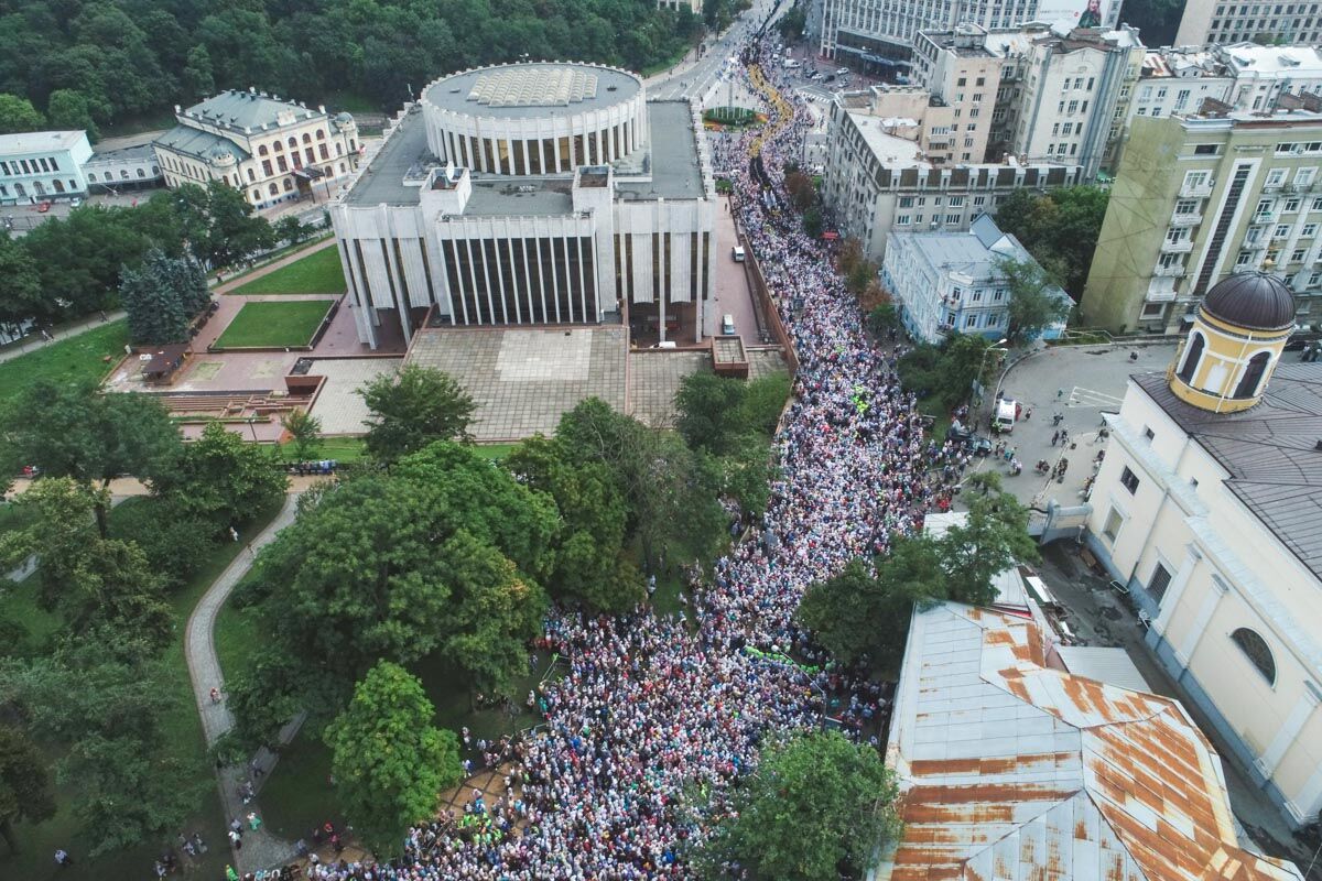 Хресна хода в Києві: з'явилися фото з висоти пташиного польоту