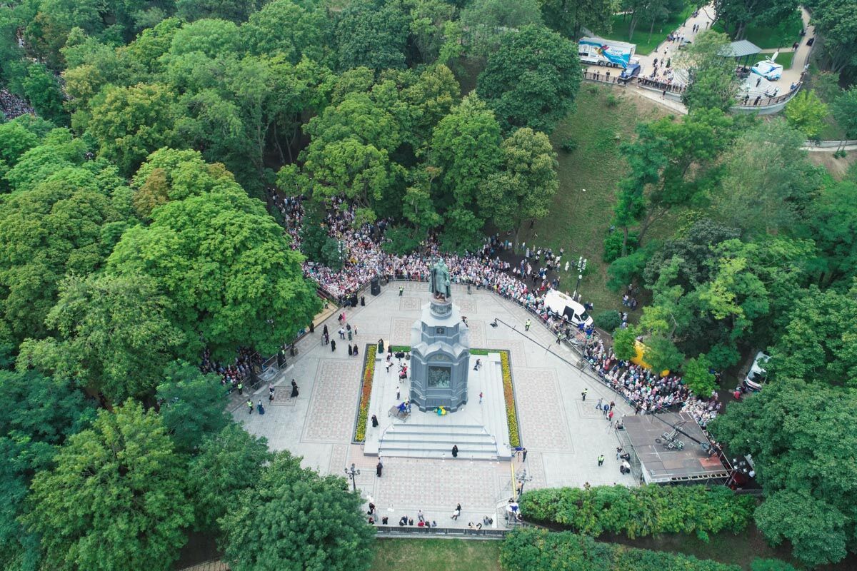 Крестный ход в Киеве: появились фото с высоты птичьего полета 