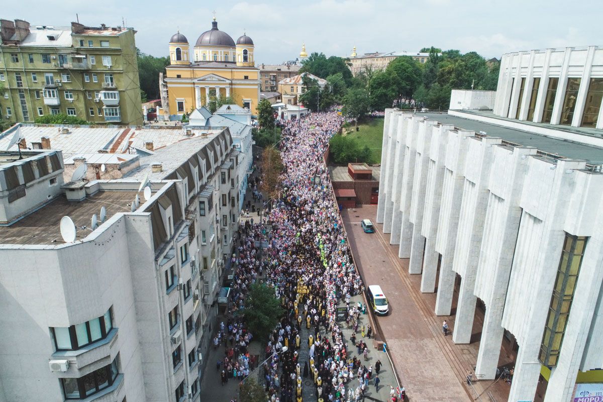 Крестный ход в Киеве: появились фото с высоты птичьего полета 