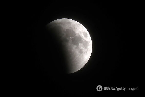 Над Землей взошла "кровавая Луна": захватывающие фото