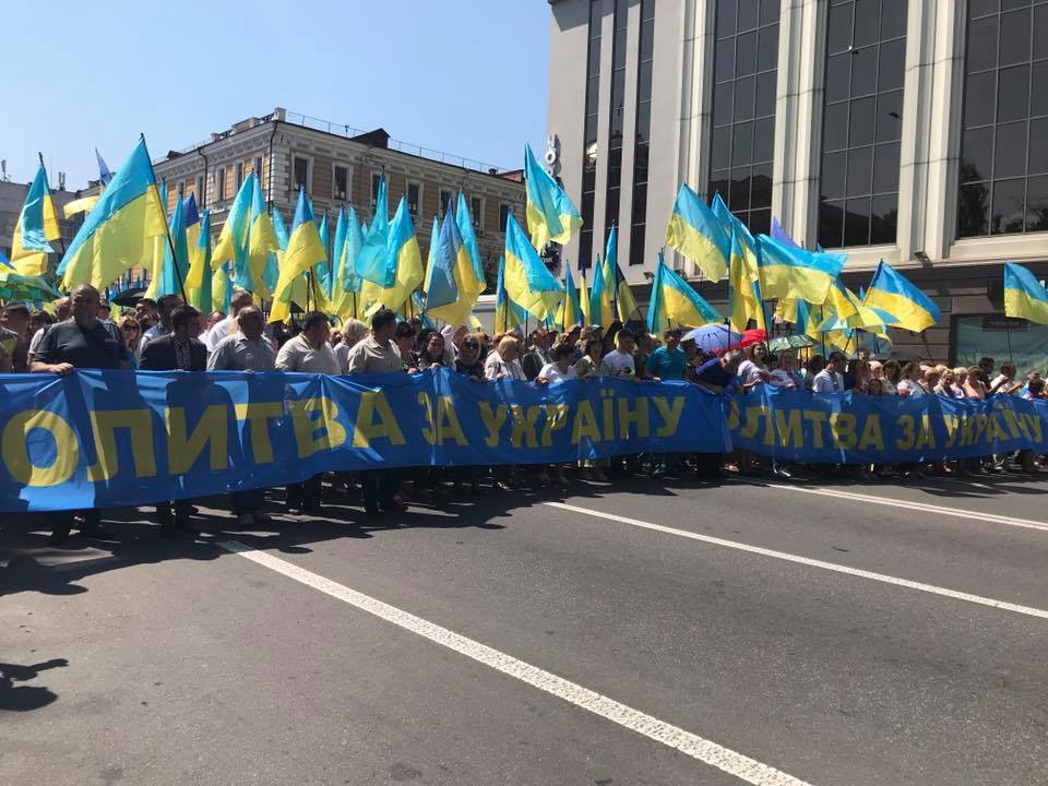В Киеве прошел Крестный ход УПЦ КП: все подробности