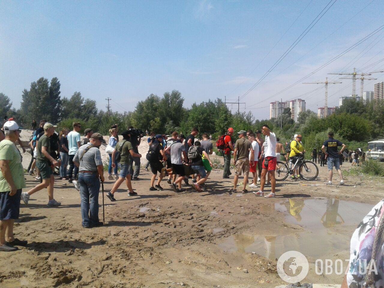 Звучали взрывы: в Киеве "Нацкорпус" устроил драку с полицией