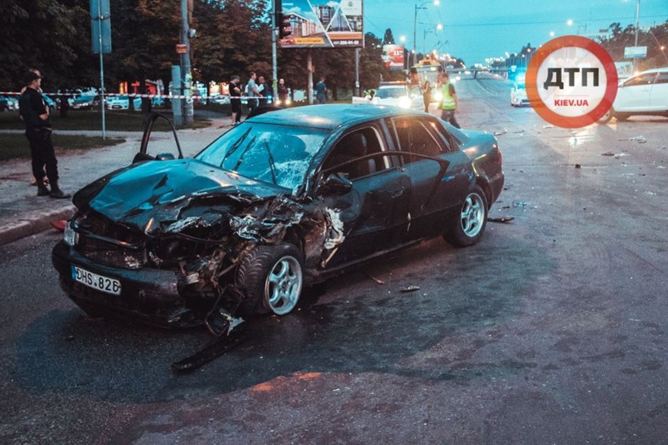 В Киеве пьяный протаранил авто с младенцем внутри: подробности ДТП