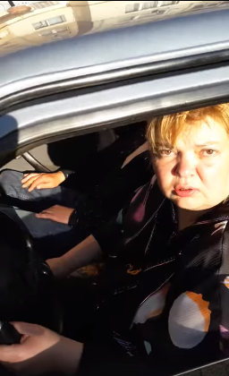 "Иди на ***": во Львове сняли на видео пьяную женщину за рулем