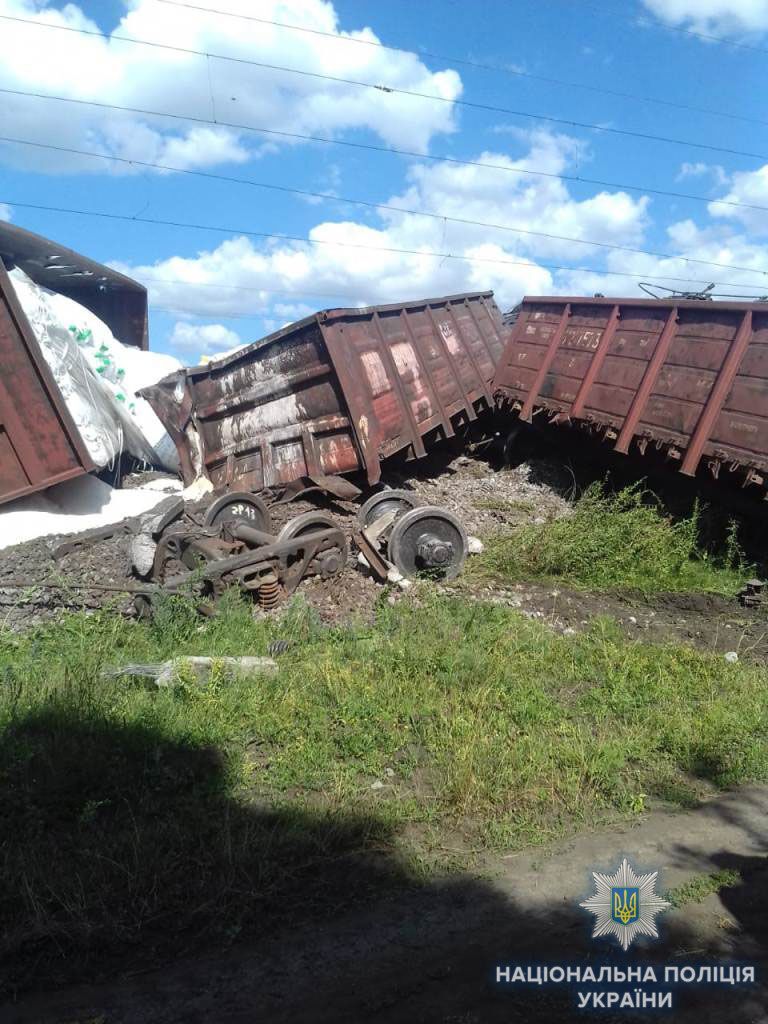Перевернулось 12 вагонов: под Одессой произошла ж/д катастрофа 