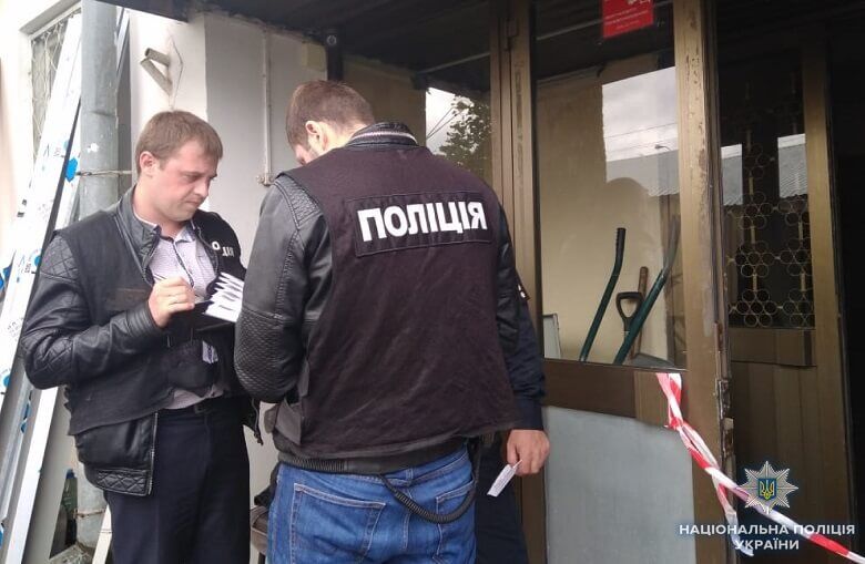 В Киеве устроили стрельбу в здании рынка: появились новые подробности