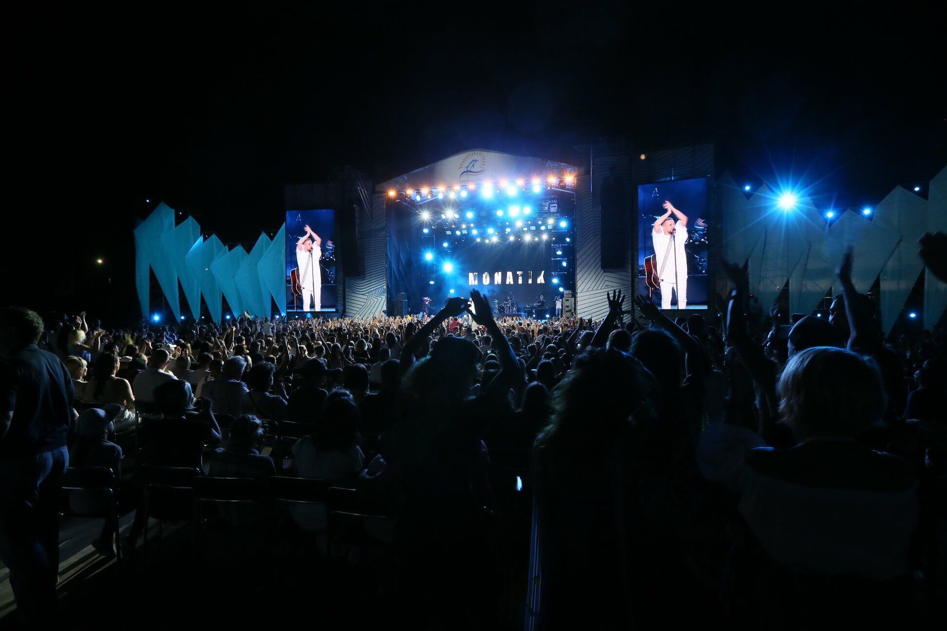 "Я не забуду этот вечер никогда": фанаты в восторге от выступления MONATIK на "Черноморских играх 2018" 