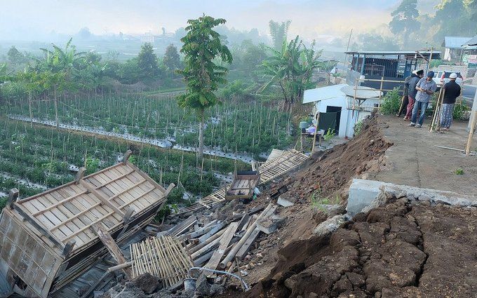 Сотні альпіністів потрапили в біду через землетрус в Індонезії