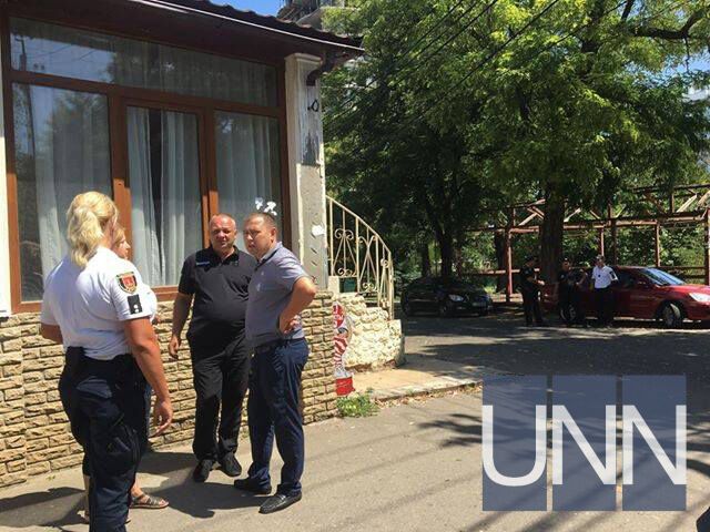 В Одесі невідомий влаштував стрілянину: перші фото з місця НП