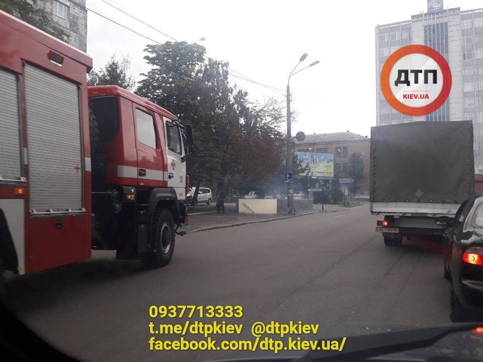 В Киеве в "подземке" произошел пожар: появились первые фото