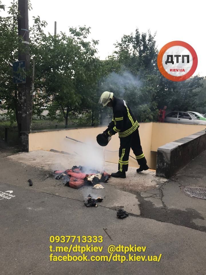 У Києві в "підземці" трапилася пожежа: з'явилися перші фото