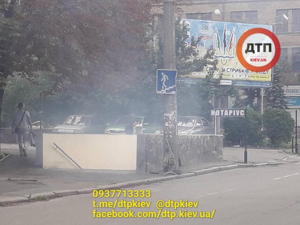 В Киеве в "подземке" произошел пожар: появились первые фото