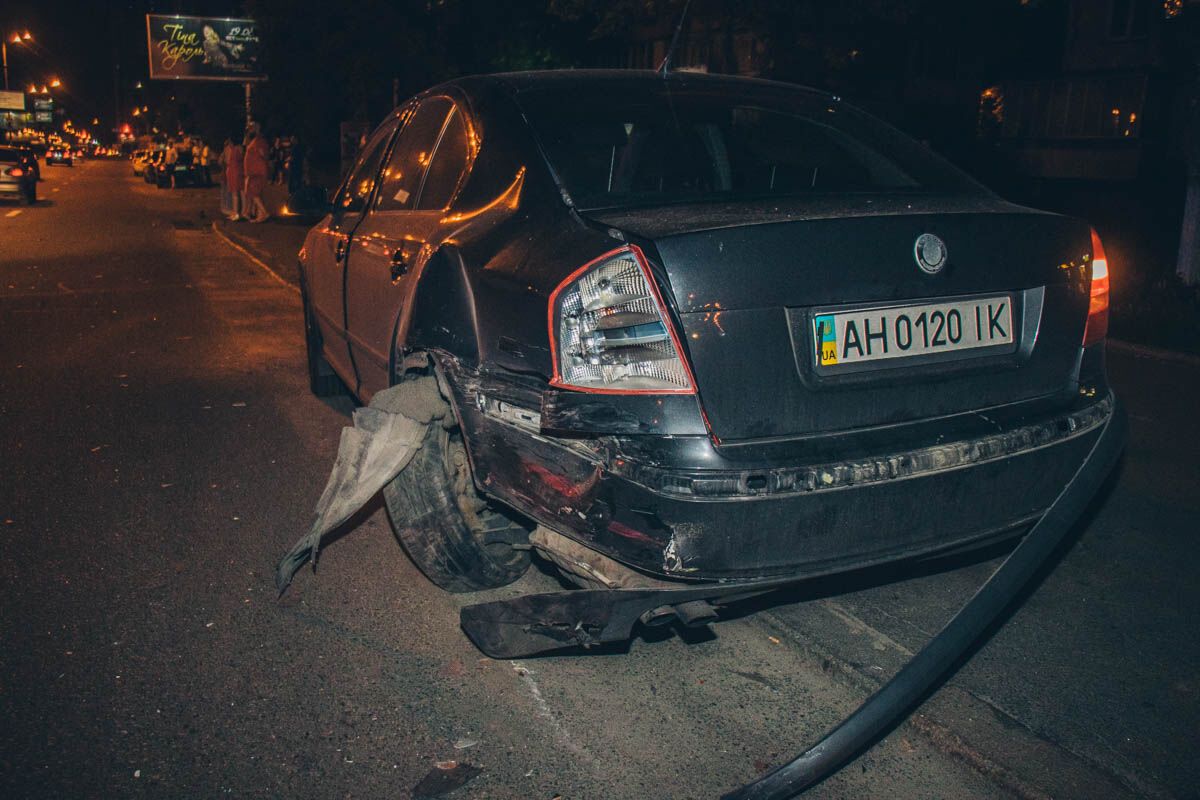 В Киеве пьяный без прав разбил 7 авто и уснул в машине полицейских