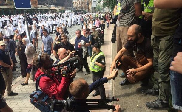 "Воювати за Україну гріх": стало відомо, хто оскандалився на Хресній ході УПЦ МП