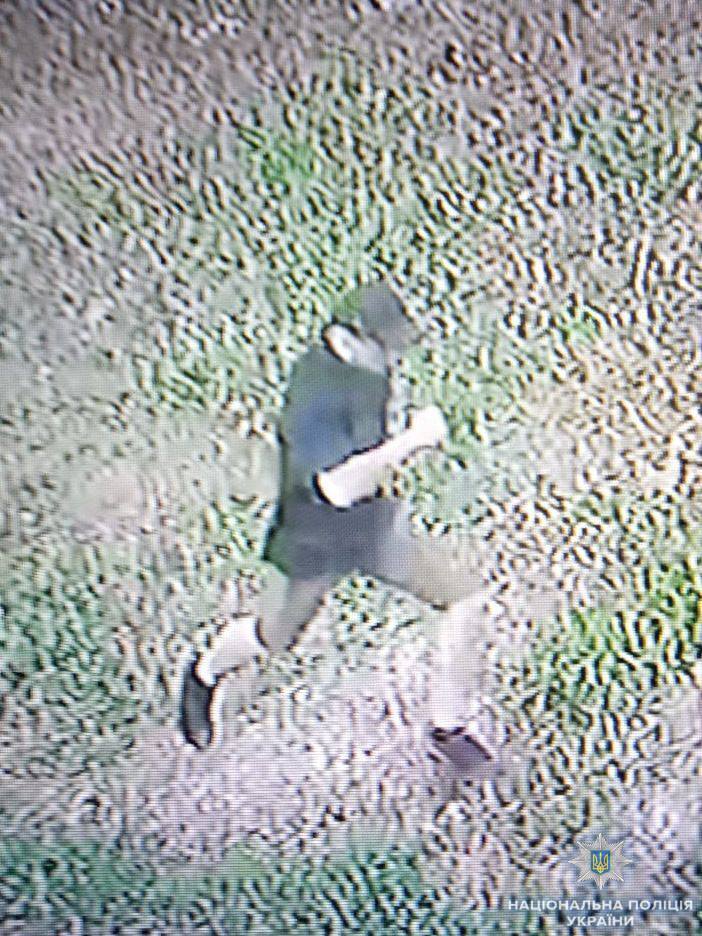 В Херсоні активістку облили кислотою: нападник потрапив на відео