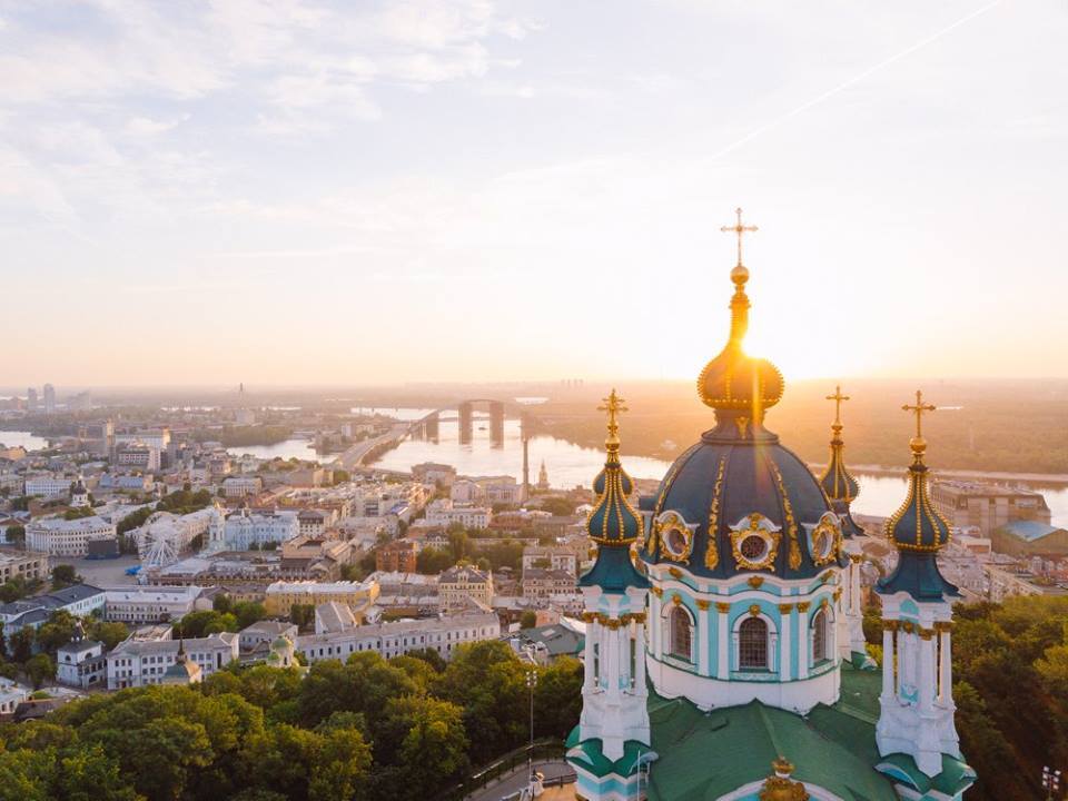 Полеты над Киевом: в сети показали волшебные фото