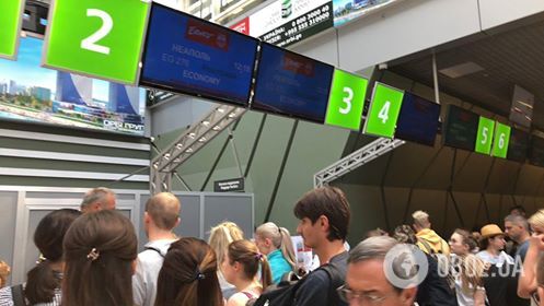 "Спали на підлозі!" У київському аеропорту стався новий колапс із туристами